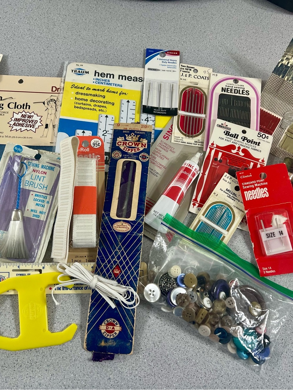 Crown Sewing Notions Kit - White, Cream, Blue, Red, Yellow